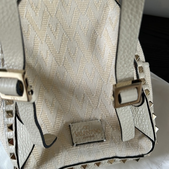 Good condition 100% authentic Valentino Garavani Backpack - Picture 3 of 11